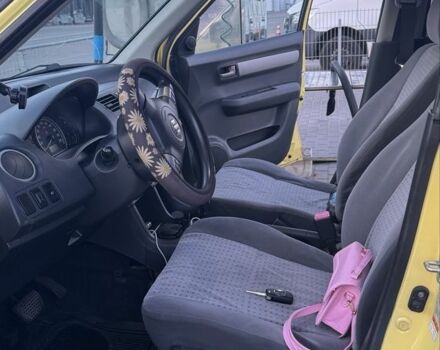 Желтый Сузуки Свифт, объемом двигателя 1.3 л и пробегом 175 тыс. км за 4800 $, фото 3 на Automoto.ua