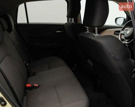 Желтый Сузуки Свифт, объемом двигателя 1.2 л и пробегом 8 тыс. км за 19709 $, фото 11 на Automoto.ua