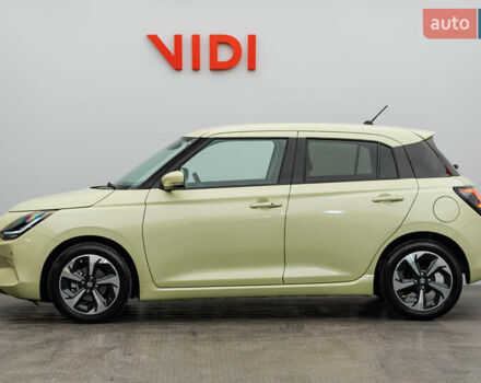 Желтый Сузуки Свифт, объемом двигателя 1.2 л и пробегом 8 тыс. км за 19709 $, фото 3 на Automoto.ua