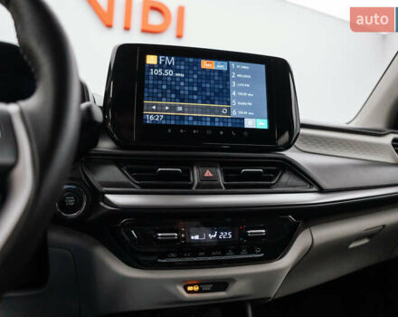 Желтый Сузуки Свифт, объемом двигателя 1.2 л и пробегом 8 тыс. км за 19709 $, фото 12 на Automoto.ua