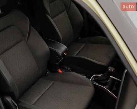 Желтый Сузуки Свифт, объемом двигателя 1.2 л и пробегом 8 тыс. км за 19709 $, фото 10 на Automoto.ua