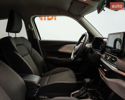 Желтый Сузуки Свифт, объемом двигателя 1.2 л и пробегом 8 тыс. км за 19709 $, фото 9 на Automoto.ua