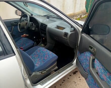 Серый Сузуки Свифт, объемом двигателя 1.3 л и пробегом 196 тыс. км за 1900 $, фото 4 на Automoto.ua