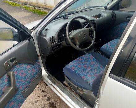 Серый Сузуки Свифт, объемом двигателя 1.3 л и пробегом 196 тыс. км за 1900 $, фото 5 на Automoto.ua