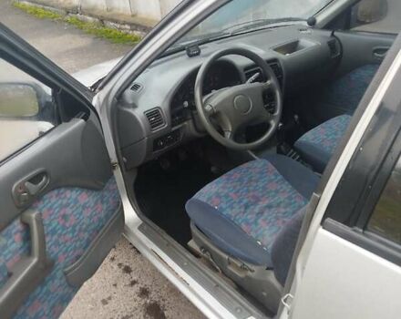 Серый Сузуки Свифт, объемом двигателя 1.3 л и пробегом 196 тыс. км за 1900 $, фото 5 на Automoto.ua