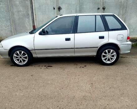 Серый Сузуки Свифт, объемом двигателя 1.3 л и пробегом 196 тыс. км за 1900 $, фото 3 на Automoto.ua