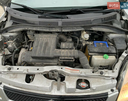 Сірий Сузукі Свифт, об'ємом двигуна 1.3 л та пробігом 229 тис. км за 4250 $, фото 34 на Automoto.ua