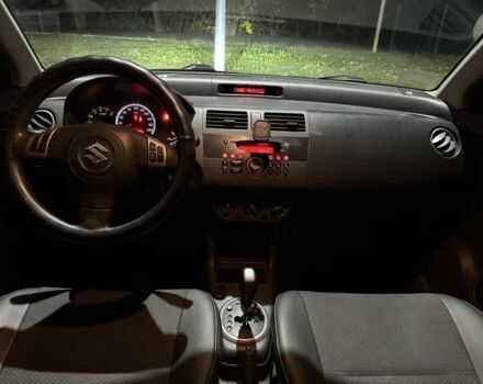 Серый Сузуки Свифт, объемом двигателя 1.3 л и пробегом 181 тыс. км за 4200 $, фото 5 на Automoto.ua