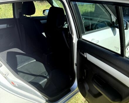 Серый Сузуки Свифт, объемом двигателя 1.3 л и пробегом 147 тыс. км за 4800 $, фото 6 на Automoto.ua