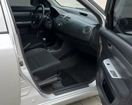 Сірий Сузукі Свифт, об'ємом двигуна 1.3 л та пробігом 214 тис. км за 3999 $, фото 10 на Automoto.ua