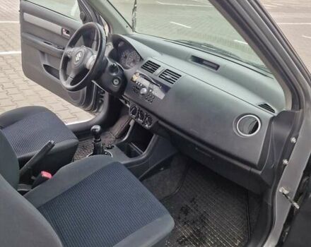 Серый Сузуки Свифт, объемом двигателя 1.33 л и пробегом 190 тыс. км за 4200 $, фото 12 на Automoto.ua