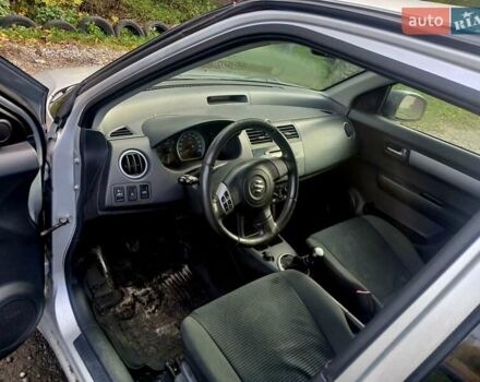 Сірий Сузукі Свифт, об'ємом двигуна 1.25 л та пробігом 150 тис. км за 3800 $, фото 2 на Automoto.ua