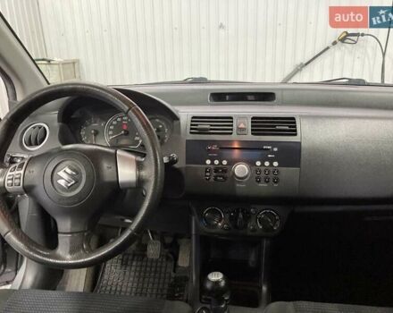 Серый Сузуки Свифт, объемом двигателя 1.33 л и пробегом 243 тыс. км за 3950 $, фото 10 на Automoto.ua