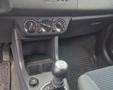 Серый Сузуки Свифт, объемом двигателя 1.33 л и пробегом 190 тыс. км за 4200 $, фото 16 на Automoto.ua