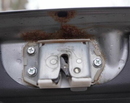 Серый Сузуки Свифт, объемом двигателя 1.3 л и пробегом 154 тыс. км за 4750 $, фото 14 на Automoto.ua