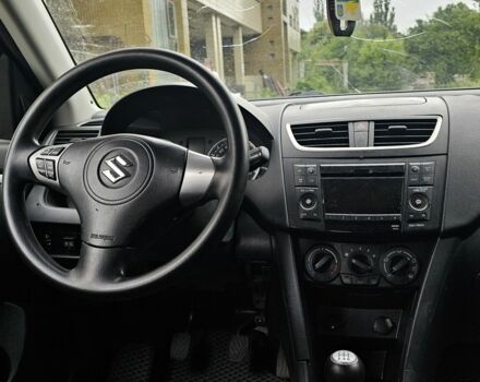 Серый Сузуки Свифт, объемом двигателя 1.2 л и пробегом 135 тыс. км за 2999 $, фото 14 на Automoto.ua