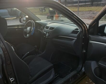 Серый Сузуки Свифт, объемом двигателя 1.2 л и пробегом 190 тыс. км за 5700 $, фото 4 на Automoto.ua