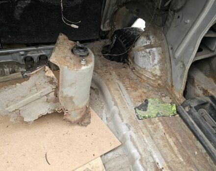 Серый Сузуки Свифт, объемом двигателя 1.3 л и пробегом 234 тыс. км за 550 $, фото 7 на Automoto.ua