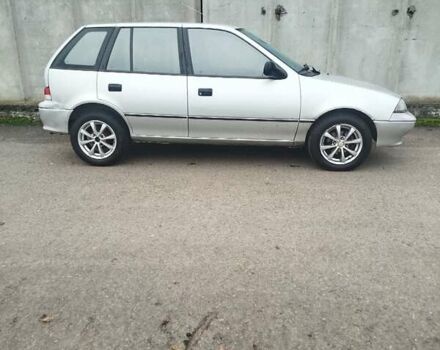 Серый Сузуки Свифт, объемом двигателя 1.3 л и пробегом 196 тыс. км за 1900 $, фото 1 на Automoto.ua