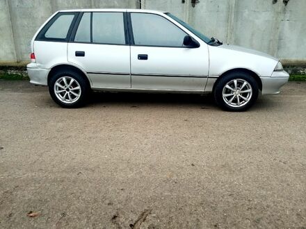 Серый Сузуки Свифт, объемом двигателя 1.3 л и пробегом 196 тыс. км за 1900 $, фото 1 на Automoto.ua