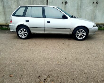 Серый Сузуки Свифт, объемом двигателя 1.3 л и пробегом 196 тыс. км за 1900 $, фото 1 на Automoto.ua