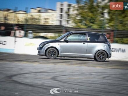 Серый Сузуки Свифт, объемом двигателя 1.49 л и пробегом 185 тыс. км за 4500 $, фото 1 на Automoto.ua