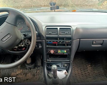 Синий Сузуки Свифт, объемом двигателя 1.3 л и пробегом 160 тыс. км за 750 $, фото 4 на Automoto.ua