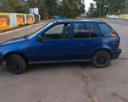 Синий Сузуки Свифт, объемом двигателя 1 л и пробегом 470 тыс. км за 1550 $, фото 5 на Automoto.ua