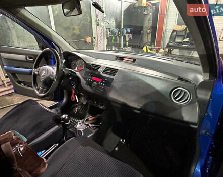 Синий Сузуки Свифт, объемом двигателя 1.5 л и пробегом 240 тыс. км за 4000 $, фото 3 на Automoto.ua