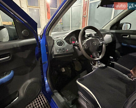 Синий Сузуки Свифт, объемом двигателя 1.5 л и пробегом 240 тыс. км за 4000 $, фото 1 на Automoto.ua