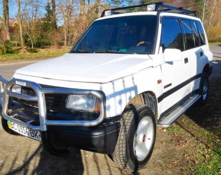 Белый Сузуки Витара, объемом двигателя 1.6 л и пробегом 400 тыс. км за 4800 $, фото 1 на Automoto.ua