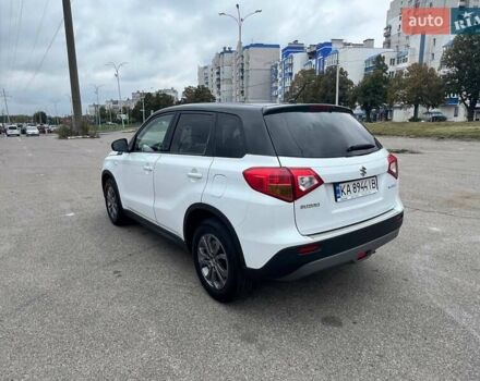 Белый Сузуки Витара, объемом двигателя 1.59 л и пробегом 128 тыс. км за 12500 $, фото 3 на Automoto.ua