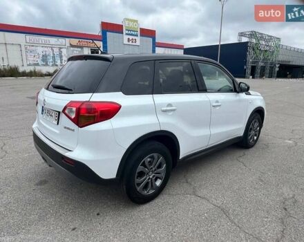 Белый Сузуки Витара, объемом двигателя 1.59 л и пробегом 128 тыс. км за 12500 $, фото 2 на Automoto.ua