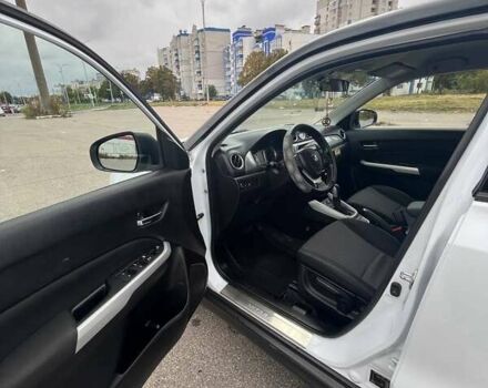 Белый Сузуки Витара, объемом двигателя 1.59 л и пробегом 128 тыс. км за 12500 $, фото 6 на Automoto.ua