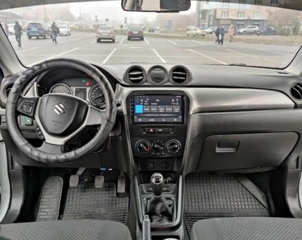 Белый Сузуки Витара, объемом двигателя 1.6 л и пробегом 170 тыс. км за 13800 $, фото 5 на Automoto.ua