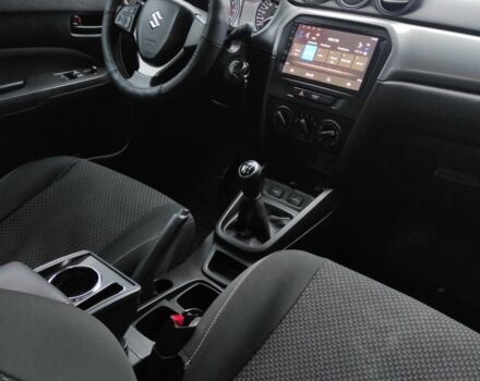 Белый Сузуки Витара, объемом двигателя 1.6 л и пробегом 170 тыс. км за 13800 $, фото 2 на Automoto.ua