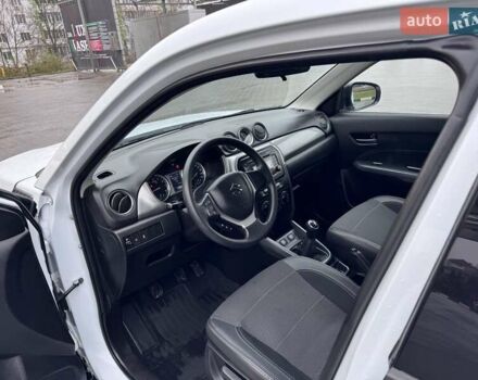Білий Сузукі Вітара, об'ємом двигуна 1.59 л та пробігом 176 тис. км за 10800 $, фото 2 на Automoto.ua