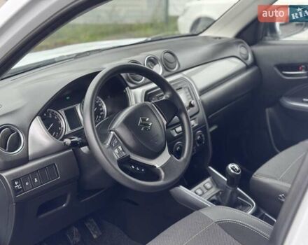 Белый Сузуки Витара, объемом двигателя 1.59 л и пробегом 171 тыс. км за 11500 $, фото 12 на Automoto.ua