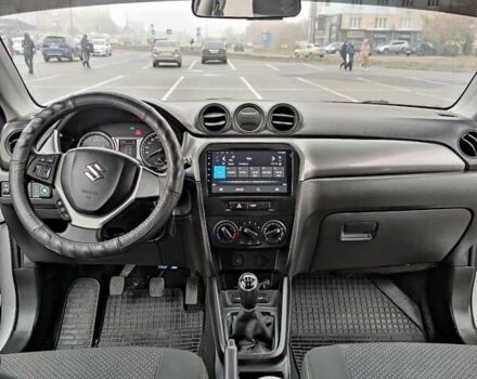Білий Сузукі Вітара, об'ємом двигуна 1.59 л та пробігом 170 тис. км за 13800 $, фото 3 на Automoto.ua