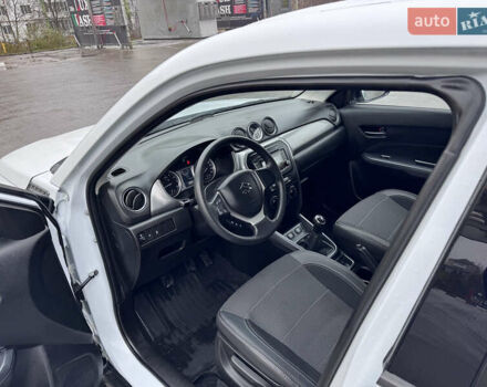 Білий Сузукі Вітара, об'ємом двигуна 1.59 л та пробігом 160 тис. км за 11500 $, фото 9 на Automoto.ua