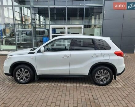 Белый Сузуки Витара, объемом двигателя 1.59 л и пробегом 71 тыс. км за 14999 $, фото 6 на Automoto.ua