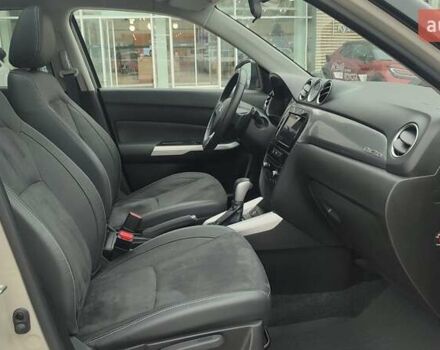 Белый Сузуки Витара, объемом двигателя 1.59 л и пробегом 80 тыс. км за 18280 $, фото 5 на Automoto.ua