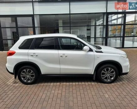 Белый Сузуки Витара, объемом двигателя 1.59 л и пробегом 71 тыс. км за 14999 $, фото 1 на Automoto.ua