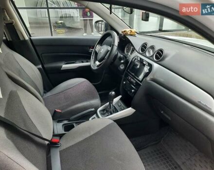 Белый Сузуки Витара, объемом двигателя 1.59 л и пробегом 71 тыс. км за 14999 $, фото 3 на Automoto.ua