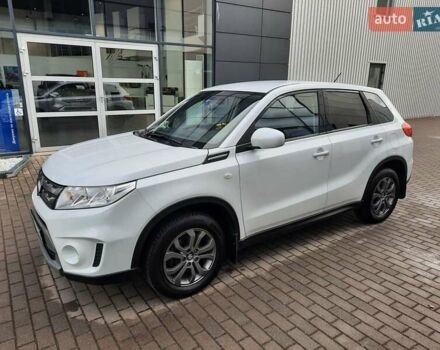 Белый Сузуки Витара, объемом двигателя 1.59 л и пробегом 71 тыс. км за 14999 $, фото 5 на Automoto.ua