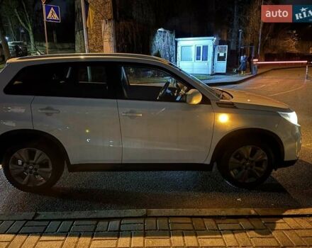 Белый Сузуки Витара, объемом двигателя 1 л и пробегом 120 тыс. км за 13500 $, фото 3 на Automoto.ua