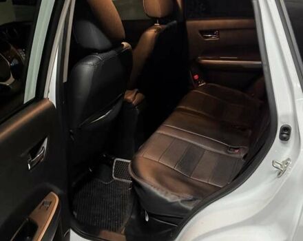 Белый Сузуки Витара, объемом двигателя 1 л и пробегом 120 тыс. км за 13500 $, фото 7 на Automoto.ua