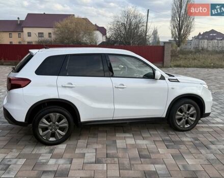 Белый Сузуки Витара, объемом двигателя 1.37 л и пробегом 112 тыс. км за 16800 $, фото 3 на Automoto.ua