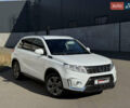 Сузуки Витара 2020 в Киеве на Automoto.ua Белый Сузуки Витара, объемом двигателя 1.37 л и пробегом 25 тыс. км за 18999 $, фото 1 на Automoto.ua
