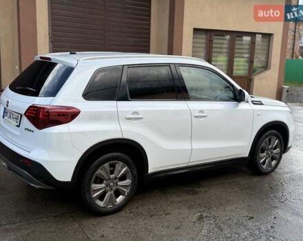 Белый Сузуки Витара, объемом двигателя 1.37 л и пробегом 149 тыс. км за 16400 $, фото 3 на Automoto.ua